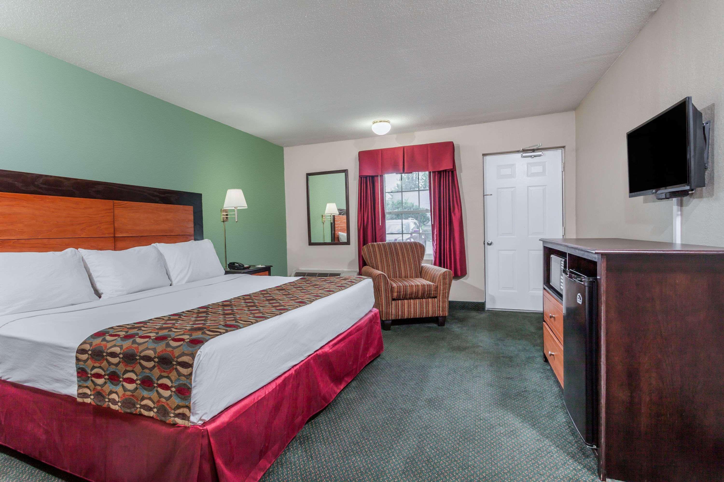 Days Inn & Suites By Wyndham Lexington Dış mekan fotoğraf