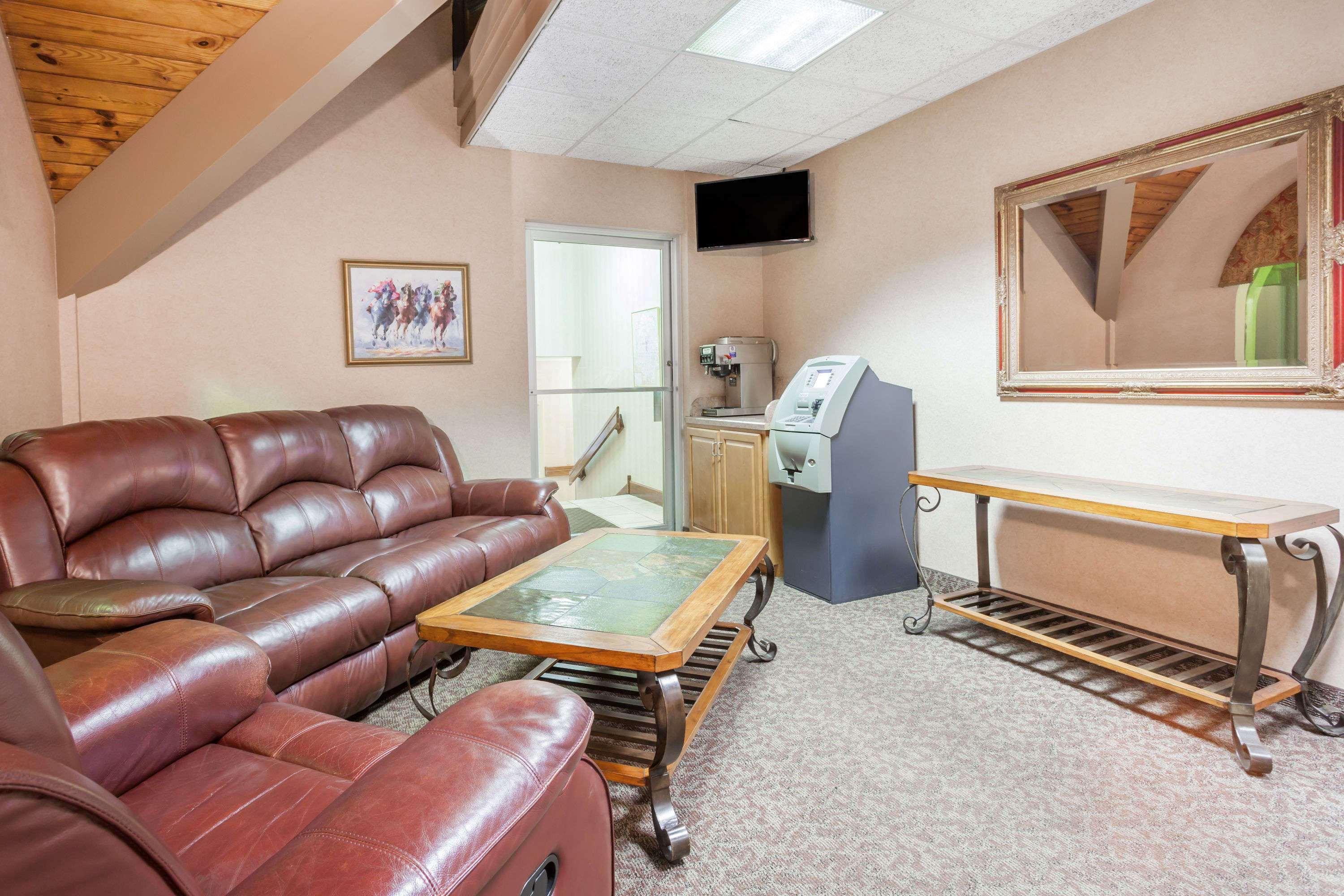 Days Inn & Suites By Wyndham Lexington Dış mekan fotoğraf