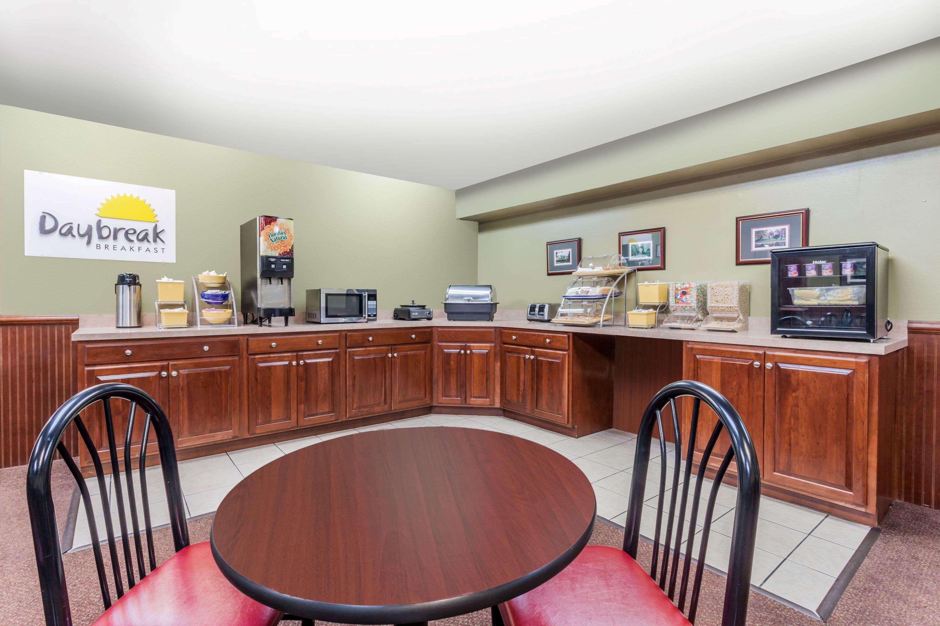Days Inn & Suites By Wyndham Lexington Dış mekan fotoğraf