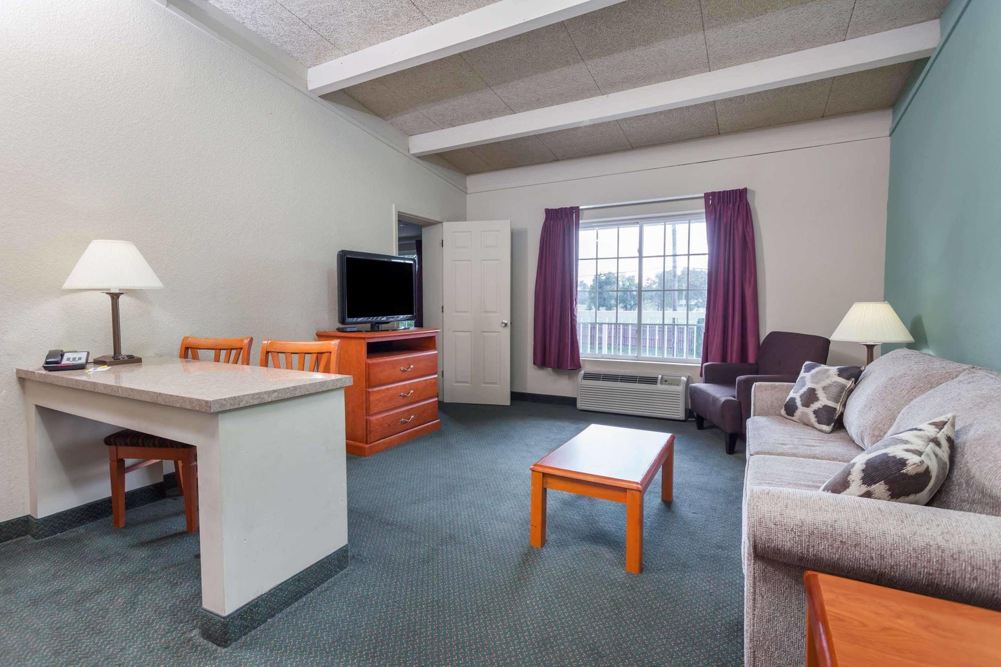Days Inn & Suites By Wyndham Lexington Dış mekan fotoğraf